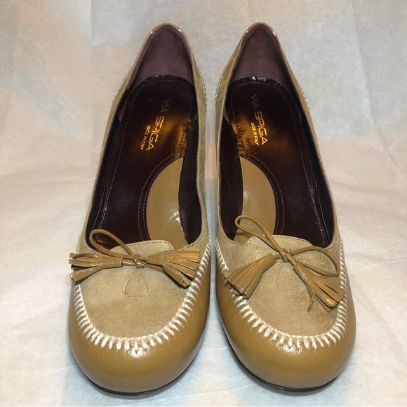 Via Spiga Vintage Italian Leather and Suede pump, size 9 1/2 M. - Picture 4 of 10